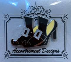 Accoutrement Designs Witches Shoes Needle Minder